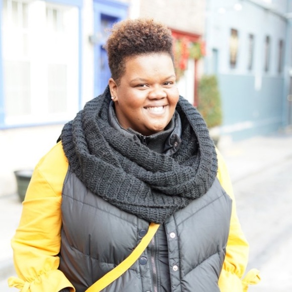 Meet your Posher, Jerrylyn - Picture 2 of 5